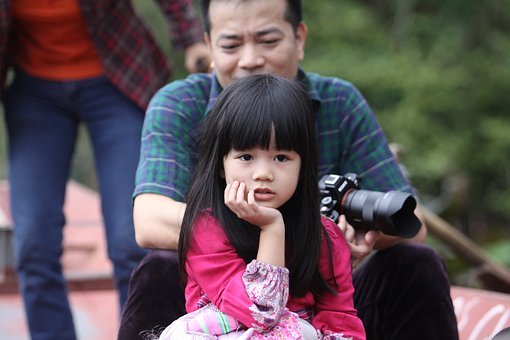 (2)政府樹立自己的權威,根本的是堅持以下...