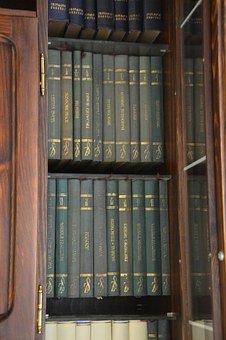 師:在我們的生活中,像這樣有規律的排列在...