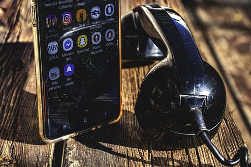 這題蘊含著一個數學規律,即在面積相等的情...