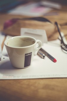 (2)、利用課外有計(jì)劃地開(kāi)展一些全校性的課...