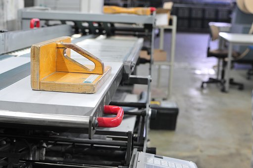 有調(diào)查顯示，目前市場上的文具用品中，相...
