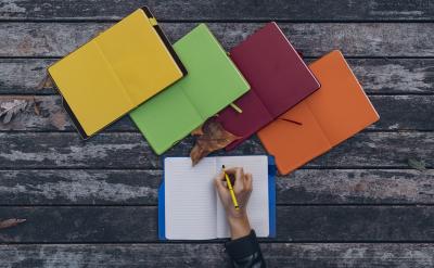 9. 關(guān)注孩子的優(yōu)點:注意觀察表揚孩子的優(yōu)...