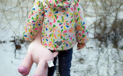 1、自讀詩詞。請同學們借助注釋四人小組試...