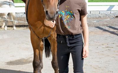 2、運用歸納的學習古詩的方法,自己選擇一...