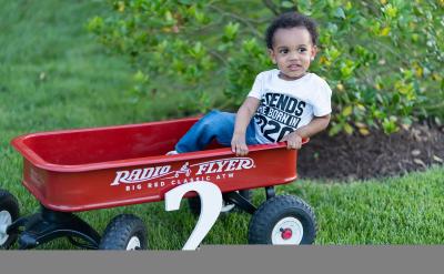 既要求學生透過文章表面文字信息推測文章隱...