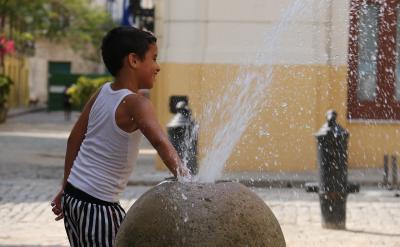 以現實的熱點帶動歷史知識。不過,一些特別...