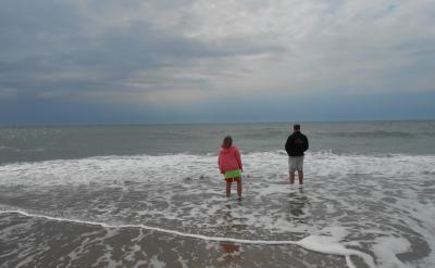 后一種回答則一舉兩得,你不僅告訴了孩子,...